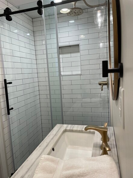 Building Photo - 4044 Emma Ln NE