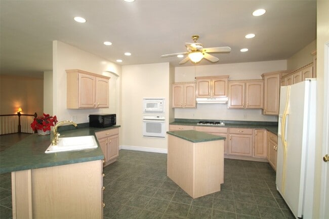 Building Photo - 320 Remington Way Dr