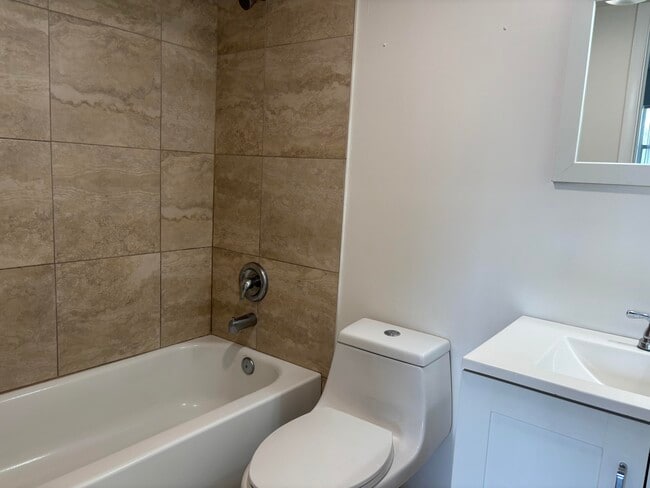 Building Photo - 8051 S Colony Cir
