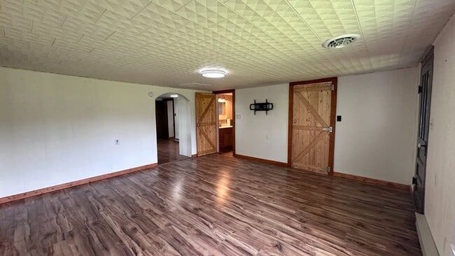 Building Photo - Beautifully Updated Country Home in Iuka, IL