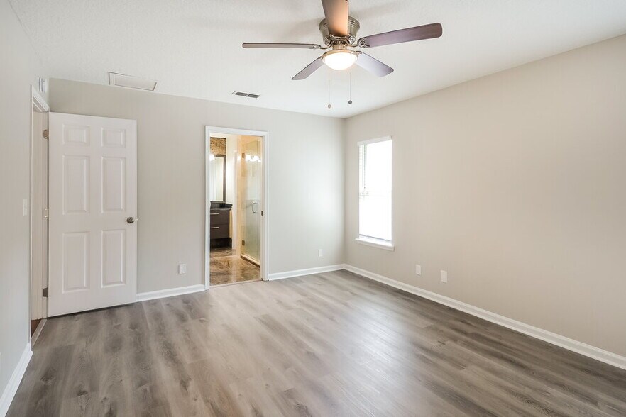 Building Photo - 12640 Ashmore Green Dr S