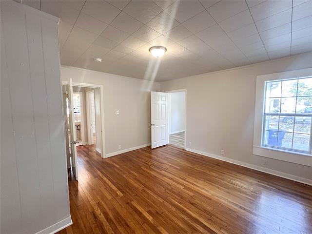 Building Photo - 608 W Lake St