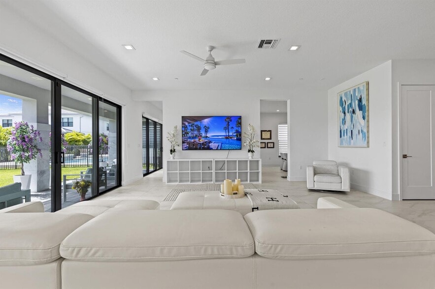 Building Photo - 12884 Wingspan Ct