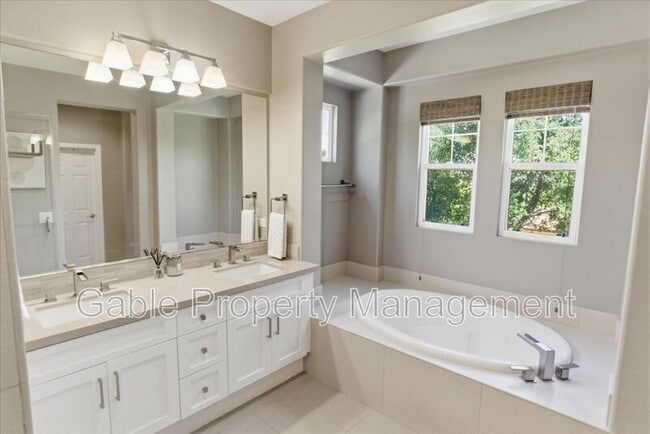 Building Photo - 26882 Greenleaf Ct