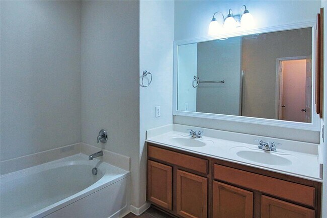 Building Photo - 21622 Amesbury Meadow Ln