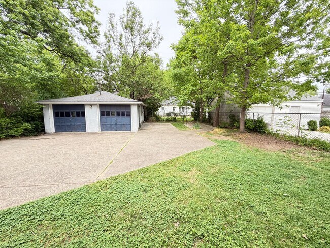 Building Photo - 3 Bedroom Home With A  Basement And Large Back Yard