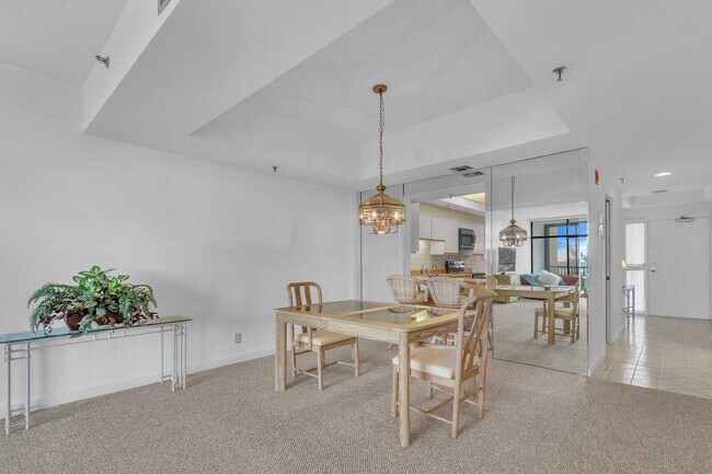 Building Photo - 11370 12 Oaks Way