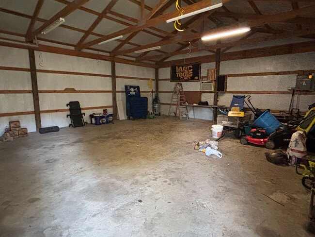 Building Photo - Rare Find in Haughton on double lot with H...