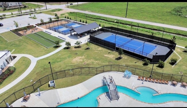 Building Photo - 2207 Salinas Dr
