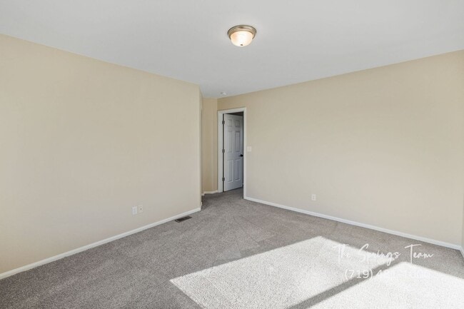 Building Photo - Charming 2BD/2.5BA Townhome with Attached ...