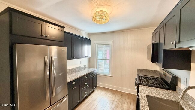 Building Photo - 173 Bay St