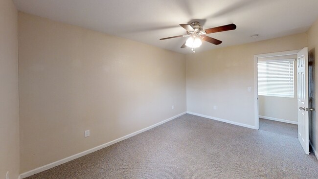 Building Photo - 6BD/3BA on College Ave!