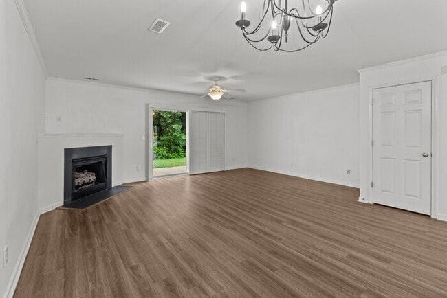 Building Photo - Your Perfect Townhome Is Here!