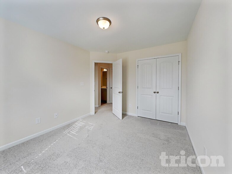 Building Photo - 116 Greenhouse St