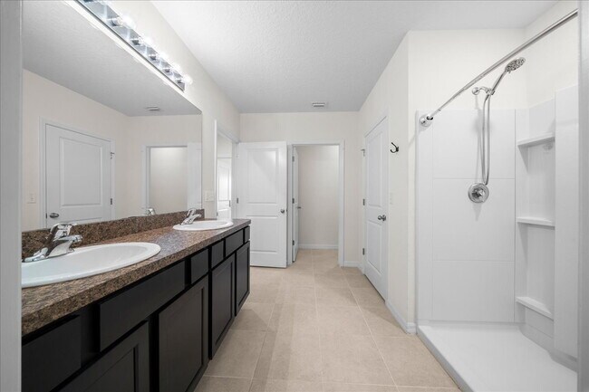 Building Photo - Move-In Ready! ***2 WEEKS FREE RENT**Beautiful 4-Bedroom Home with Modern Finishes & Room to Grow