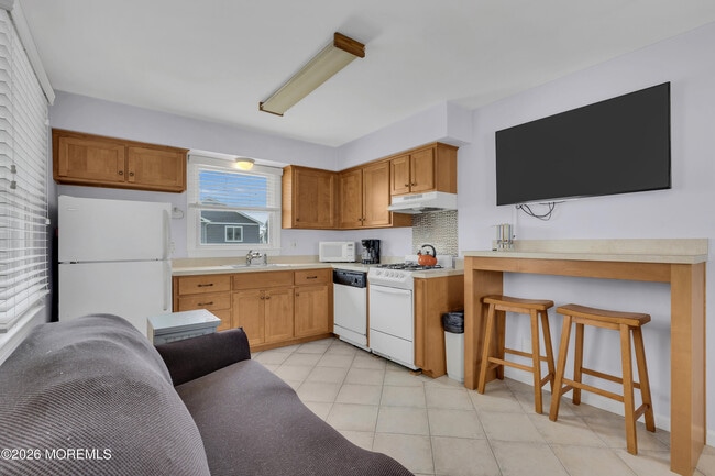 Building Photo - 8 President Ave