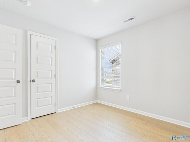 Building Photo - 16862 Orleans Dr