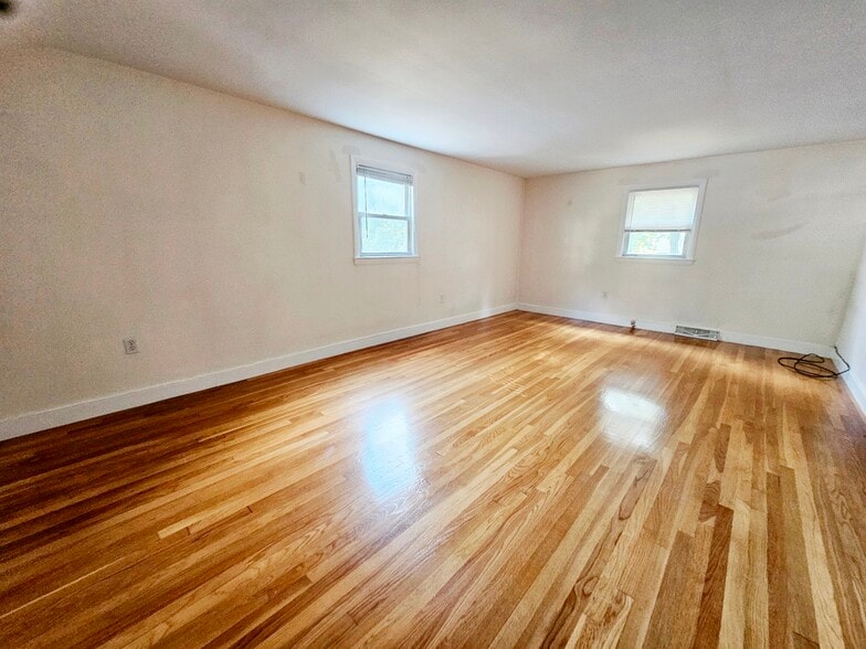 Building Photo - 11 Rockland Pl