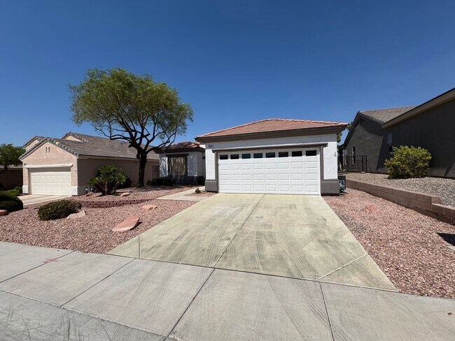 Building Photo - Remodeled 2BD/2BA with Golf & Mountain Vie...