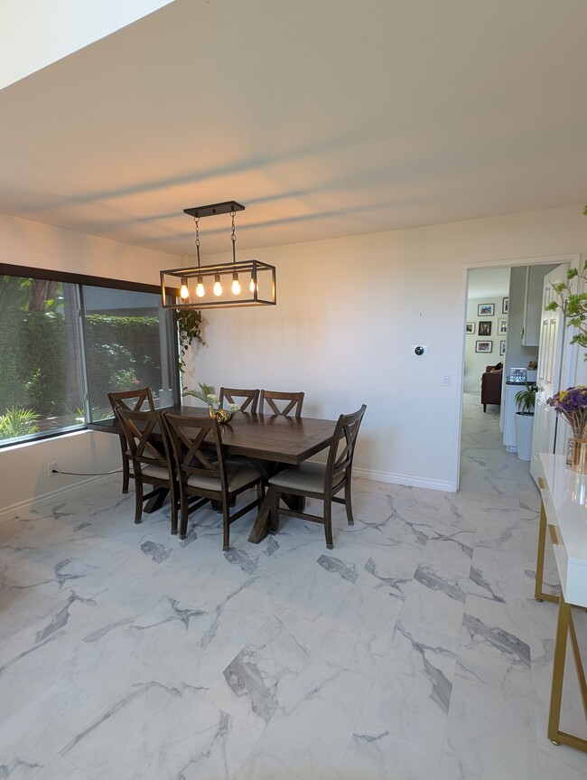 Building Photo - 42 Almond Tree Ln