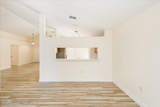 Building Photo - 6651 Fawn Ridge Dr