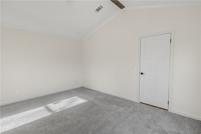 Building Photo - 495 Pleasant St