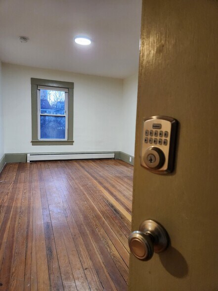 Building Photo - 4 Lawn Ave