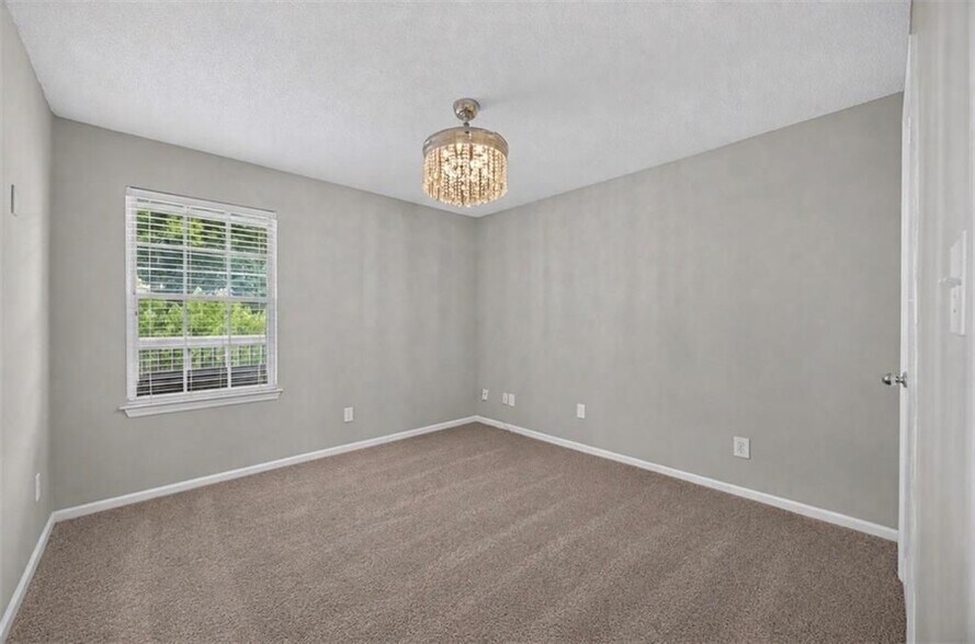 Building Photo - 1021 Chastain Park Ct NE