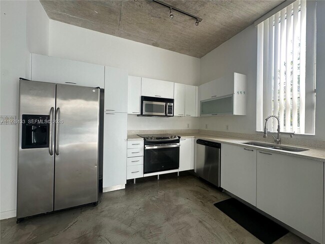 Building Photo - 234 NE 3rd St