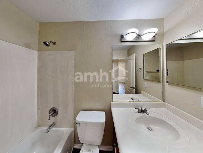 Building Photo - 8409 S 50th Ln