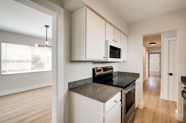 Building Photo - 2920 S Le Jeune Rd