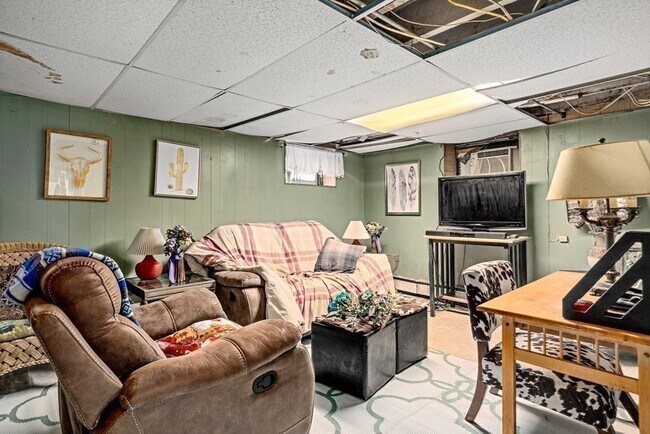 Building Photo - 162 Elliot Ave