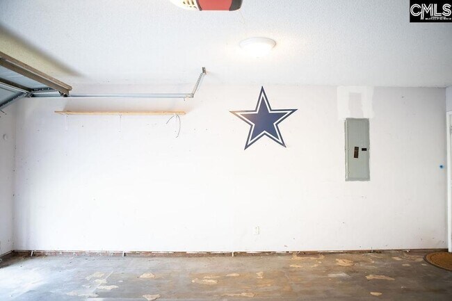 Building Photo - 33 Oak Lake Ct