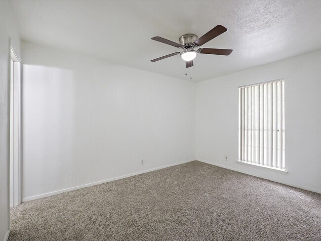 Building Photo - Enjoy Comfortable, Budget-Friendly Living at Marbella Apartments in Dallas, TX