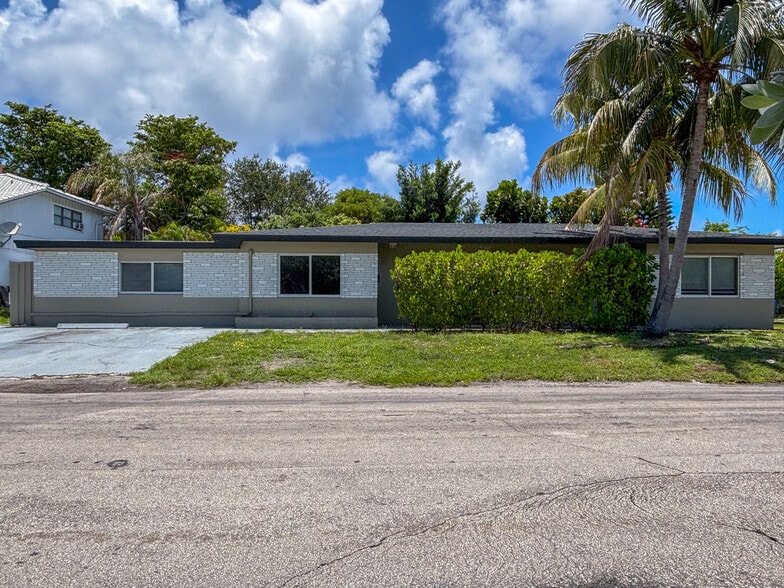 Building Photo - 1800 NE 24th Ave