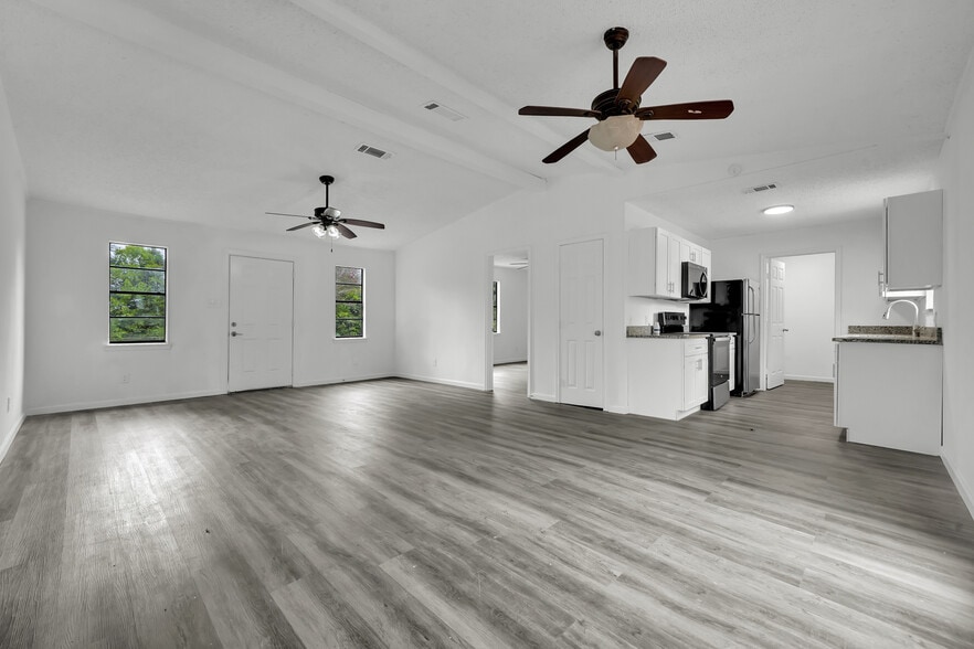 Building Photo - 161 County Road 1135