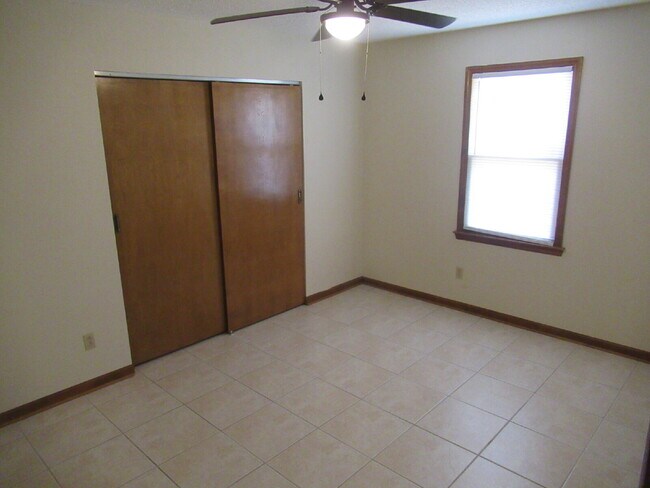 Building Photo - Brick Home located just outside of Hickory NC City Limits!