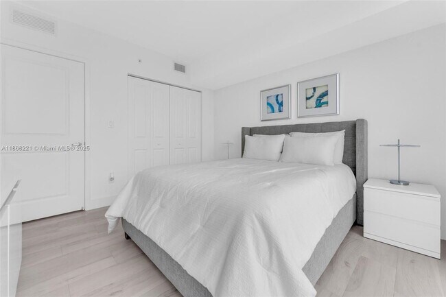 Building Photo - 400 Sunny Isles Blvd