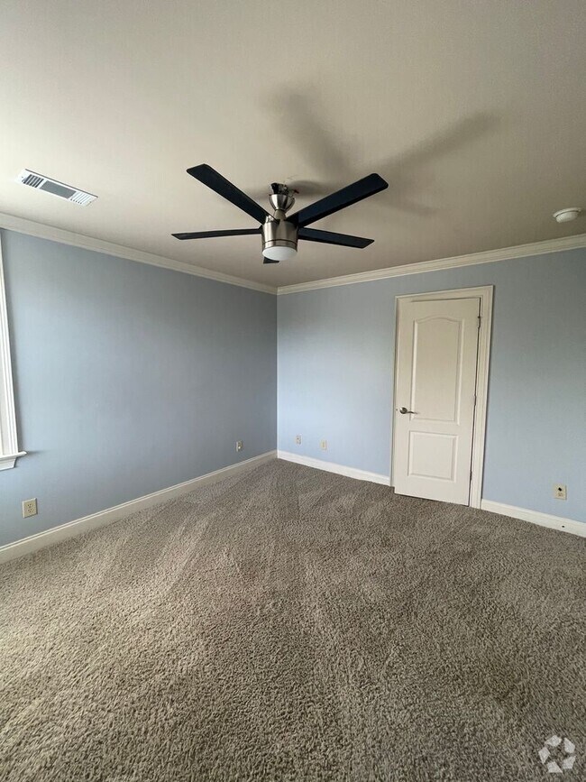 Building Photo - Beautiful 5 Bedroom 3 Bath In Taylor Lakes...
