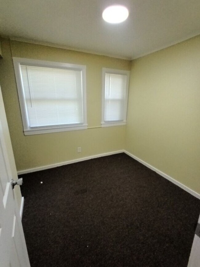 Building Photo - 2263 Delton Ct