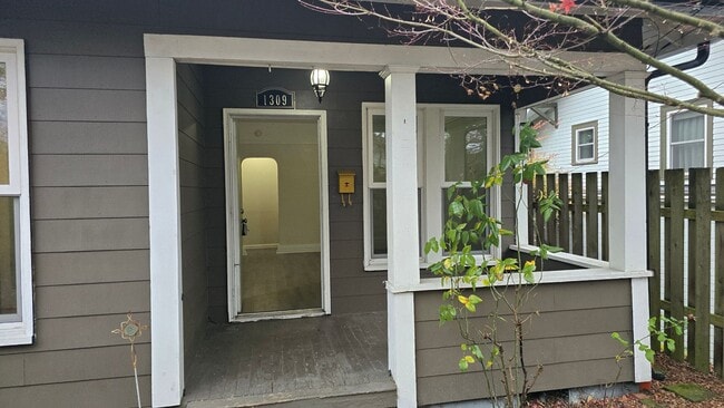 Building Photo - Charming 2 Bed, 1 Bath Home for Rent!