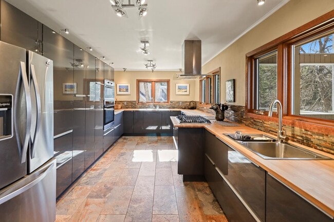 Building Photo - 6697 Carola Dr