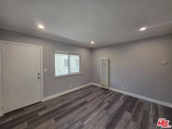 Building Photo - 105 Roswell Ave