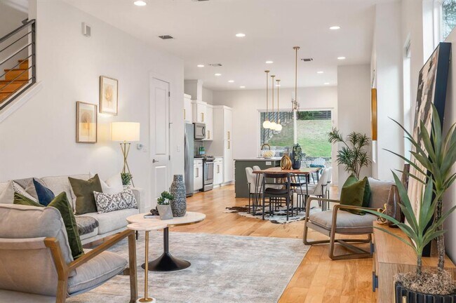 Building Photo - 1301 Cometa St