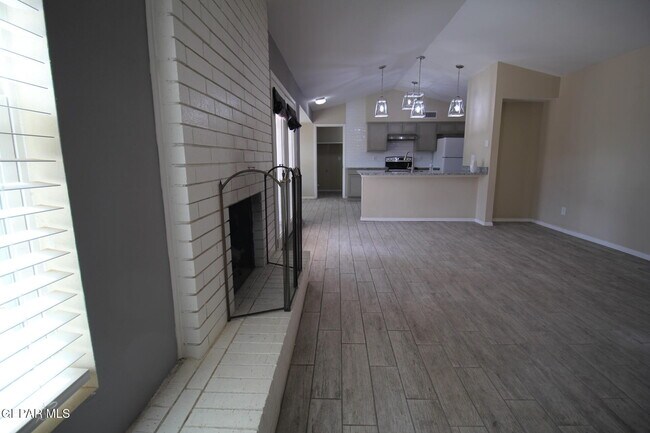 Building Photo - 351 Duanesburg St