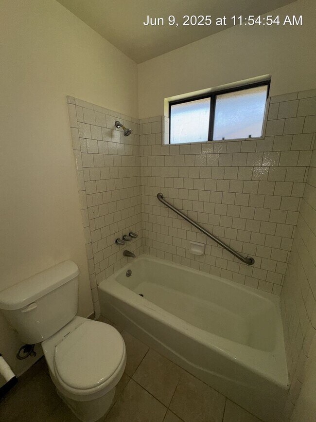 Building Photo - 4057