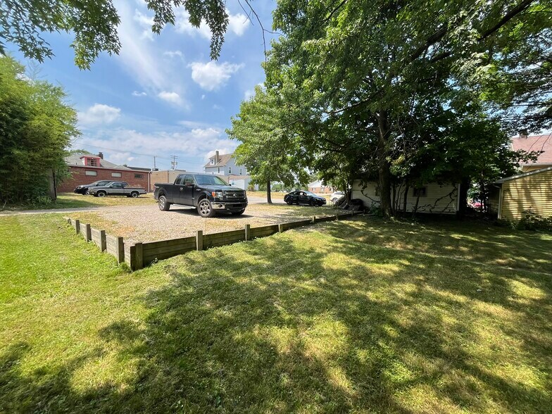 Building Photo - 1427 S Linden Ave