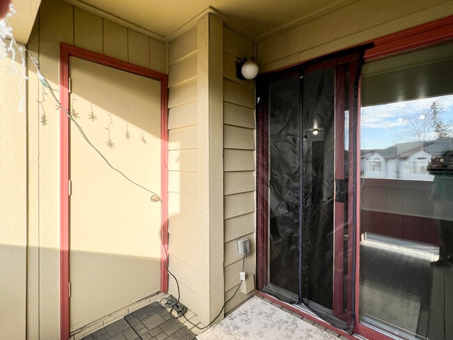 Building Photo - 10260 Jamestown Dr