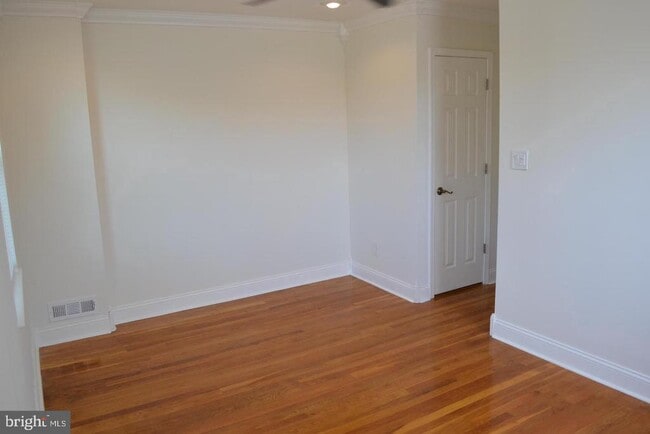 Building Photo - 425 Kennedy St NE
