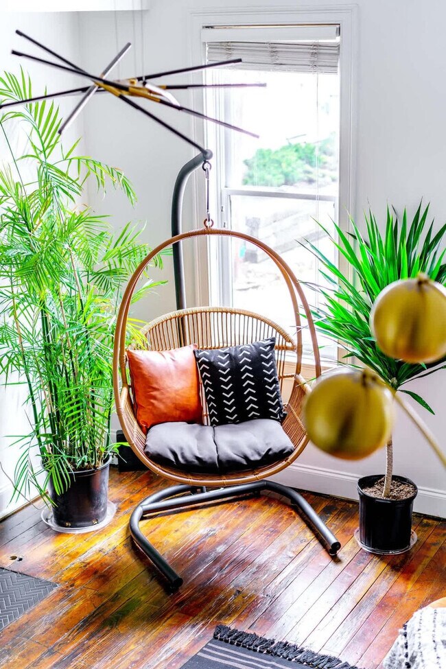 Building Photo - 96 Brickel St